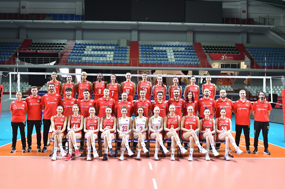 A-Milli-Kadin-Voleybol-Takimi_Staff.jpg
