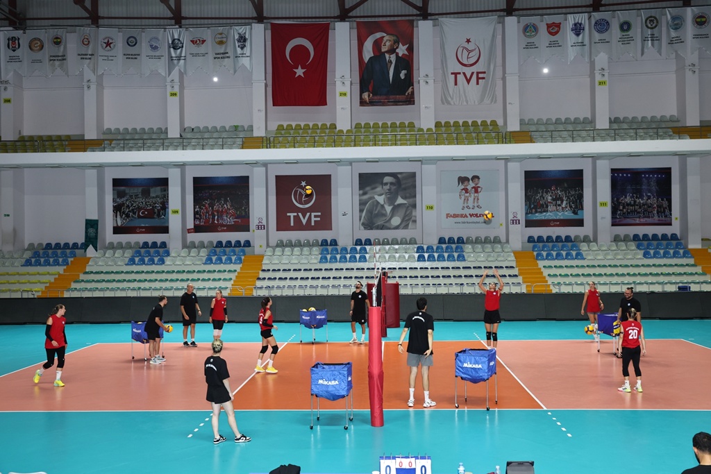VOLEYBOL-YENI-SEZON-5.jpg