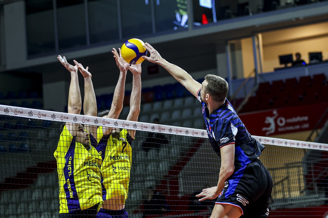 F.Bahce-vs-Halkbank3.jpg